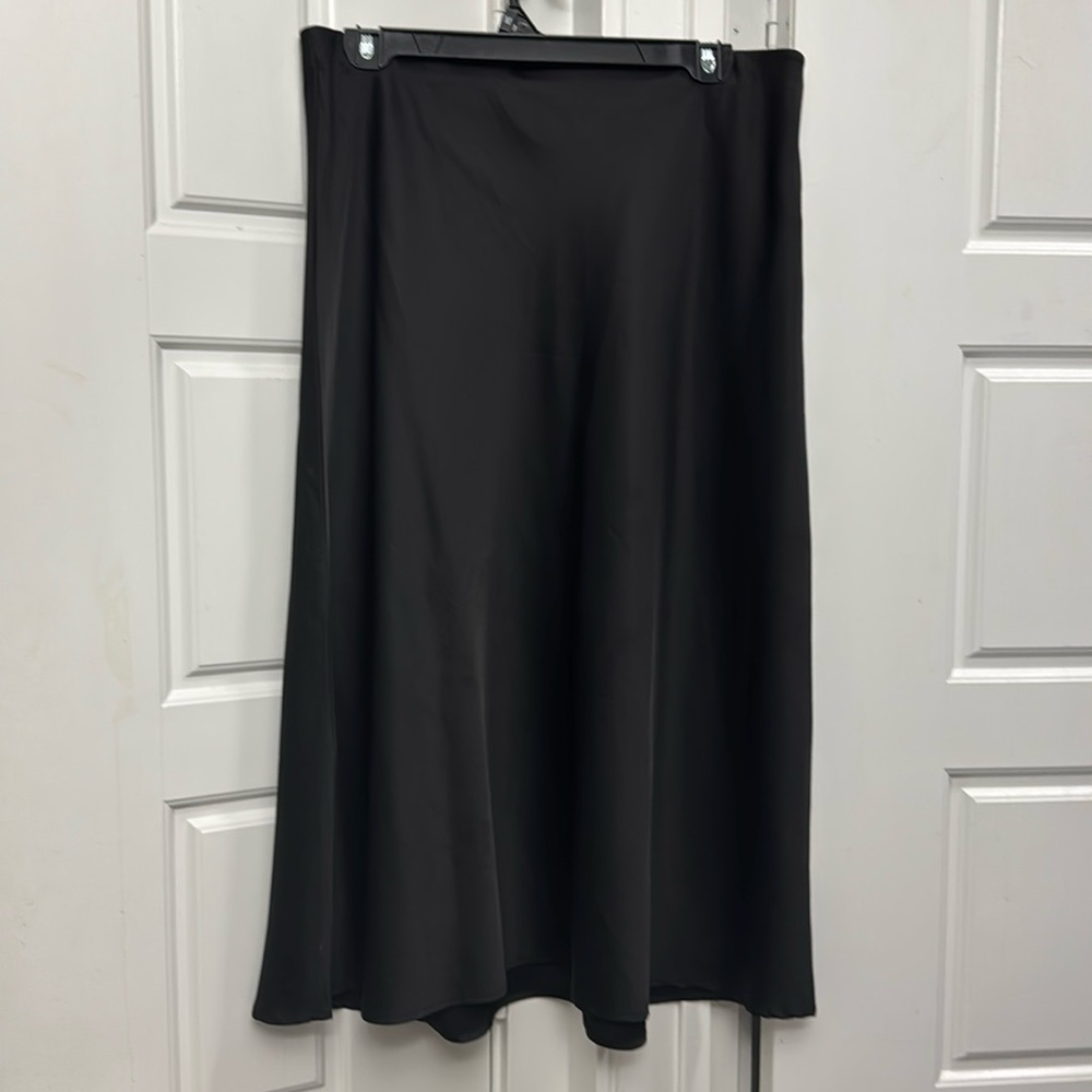 Black Satinlike Midiskirt